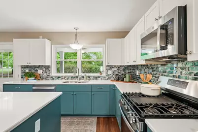 322  Porthamel Ct, Wales, WI 53183 - Photo 9