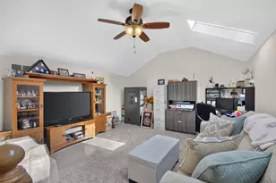 402 Green Valley Dr, Racine, WI 53406 - Photo 15