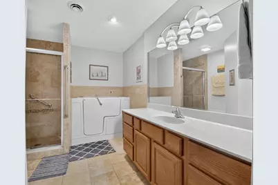 402  Greenvalley Dr, Racine, WI 53406 - Photo 9