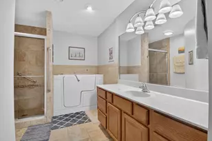 402 Green Valley Dr, Racine, WI 53406 - Photo 9