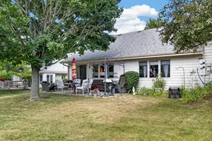 402 Green Valley Dr, Racine, WI 53406 - Photo 21