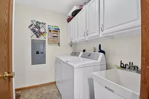 402 Green Valley Dr, Racine, WI 53406 - Photo 17
