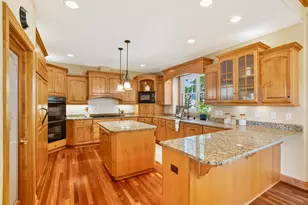 232 Steeple Pointe Cir, Delafield, WI 53018 - Photo 5