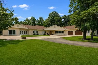903 W Hazel Ridge Rd, Elkhorn, WI 53121 - Photo 1