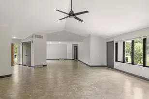 903 W Hazel Ridge Rd, Elkhorn, WI 53121 - Photo 5