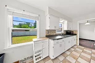 9020 S Chicago Ct, Oak Creek, WI 53154 - Photo 11