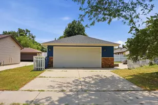 9020 S Chicago Ct, Oak Creek, WI 53154 - Photo 25