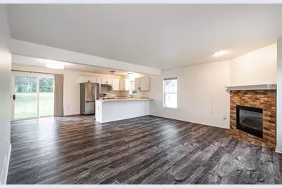 2200  Patrick Ln #2202, Waukesha, WI 53188 - Photo 5