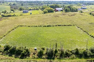 1615 Ulao Parkway, Grafton, WI 53024 - Photo 7