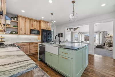 1615  Ulao Pkwy, Grafton, WI 53024 - Photo 7