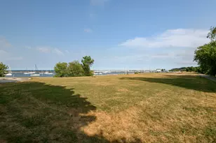 2525 S Shore Dr, Milwaukee, WI 53207 - Photo 47