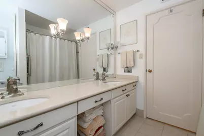 2525 S Shore Dr #16D, Milwaukee, WI 53207 - Photo 33