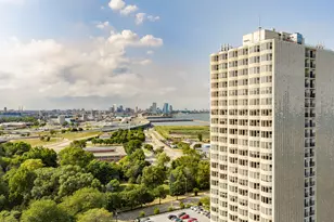 2525 S Shore Dr, Milwaukee, WI 53207 - Photo 5