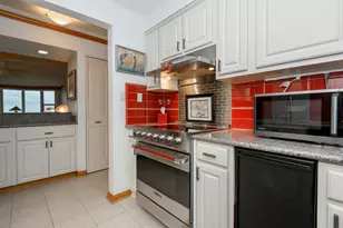 2525 S Shore Dr, Milwaukee, WI 53207 - Photo 19