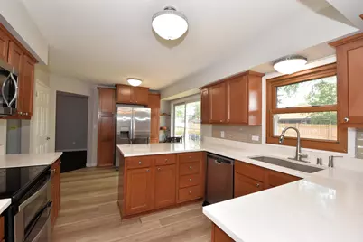 14445 W Butternut Trl, New Berlin, WI 53151 - Photo 7