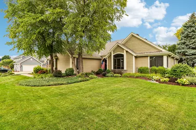 W263N2367  Deer Haven Dr, Pewaukee, WI 53072 - Photo 5