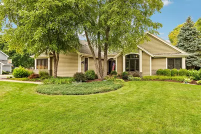 W263N2367  Deer Haven Dr, Pewaukee, WI 53072 - Photo 1