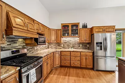 W263N2367  Deer Haven Dr, Pewaukee, WI 53072 - Photo 13