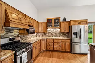 W263N2367 Deer Haven Dr, Pewaukee, WI 53072 - Photo 13