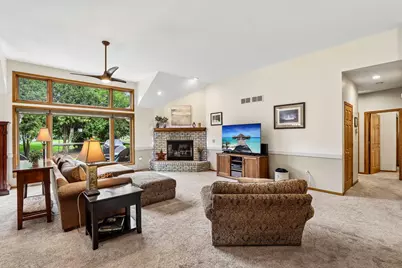 W263N2367  Deer Haven Dr, Pewaukee, WI 53072 - Photo 7