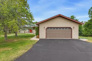 N5471 Loraine Dr, Fredonia, WI 53021 - Photo 5