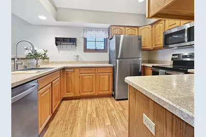 2264  Circle Ridge Rd #D, Delafield, WI 53018 - Photo 9