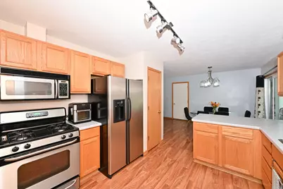W201N16255  Ash Dr, Jackson, WI 53037 - Photo 3