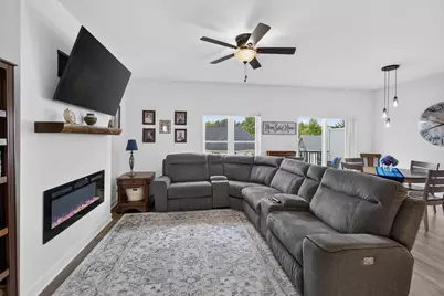 1361  Scenic Pointe Ct, Hartford, WI 53027 - Photo 3