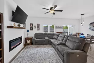 1361 Scenic Pointe Ct, Hartford, WI 53027 - Photo 3