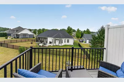 1361  Scenic Pointe Ct, Hartford, WI 53027 - Photo 11