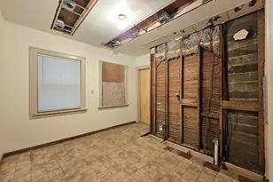 3720 W Dorothy Pl, Milwaukee, WI 53215 - Photo 21