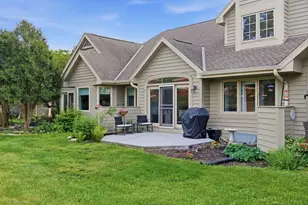 W240N2160 Dorchester Dr, Pewaukee, WI 53072 - Photo 23
