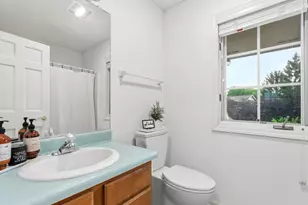 W240N2160 Dorchester Dr, Pewaukee, WI 53072 - Photo 17