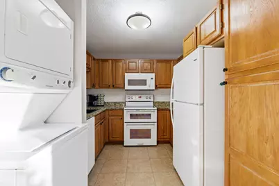 W240N2160  Dorchester Dr #11B, Pewaukee, WI 53072 - Photo 9