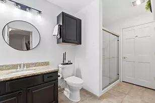 W240N2160 Dorchester Dr, Pewaukee, WI 53072 - Photo 13