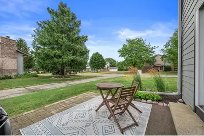 801 S Imperial Dr, Hartland, WI 53029 - Photo 5