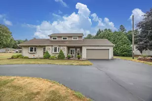 S94W14409 Groveway Ln, Muskego, WI 53150 - Photo 5