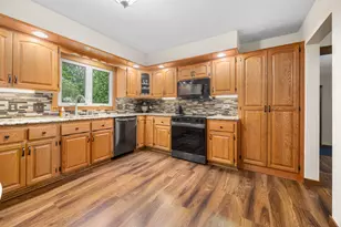 S94W14409 Groveway Ln, Muskego, WI 53150 - Photo 11