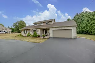 S94W14409 Groveway Ln, Muskego, WI 53150 - Photo 3