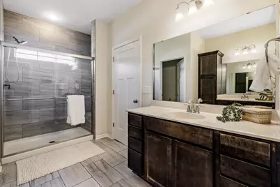8211 W Highlander Dr, Mequon, WI 53097 - Photo 11