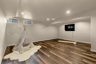 8211 W Highlander Dr, Mequon, WI 53097 - Photo 23