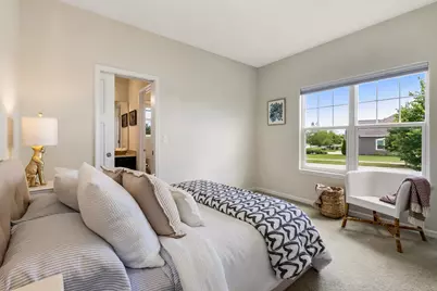 8211 W Highlander Dr, Mequon, WI 53097 - Photo 13