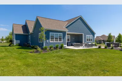 8211 W Highlander Dr, Mequon, WI 53097 - Photo 27