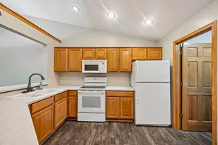 842 Evergreen Dr, Hartford, WI 53027 - Photo 13
