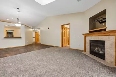 842  Evergreen Dr #1, Hartford, WI 53027 - Photo 5