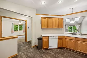 842 Evergreen Dr, Hartford, WI 53027 - Photo 11