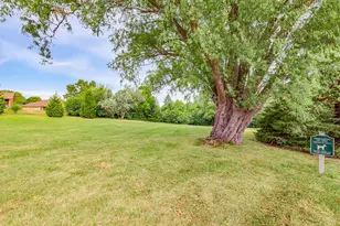 6100 W Stone Hedge Dr, Greenfield, WI 53220 - Photo 37