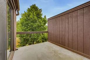 6100 W Stone Hedge Dr, Greenfield, WI 53220 - Photo 19