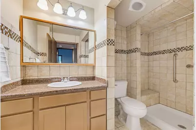 6100 W Stonehedge Dr #365D, Greenfield, WI 53220 - Photo 19