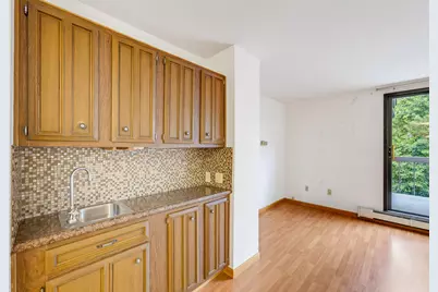 6100 W Stonehedge Dr #365D, Greenfield, WI 53220 - Photo 7